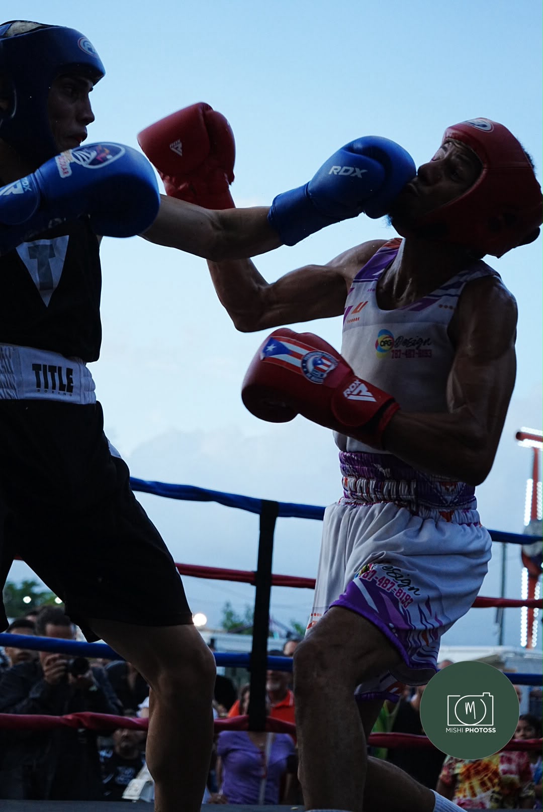Nuestros boxeadores Humacaeño dándolo todo el el festival lancha planuas.