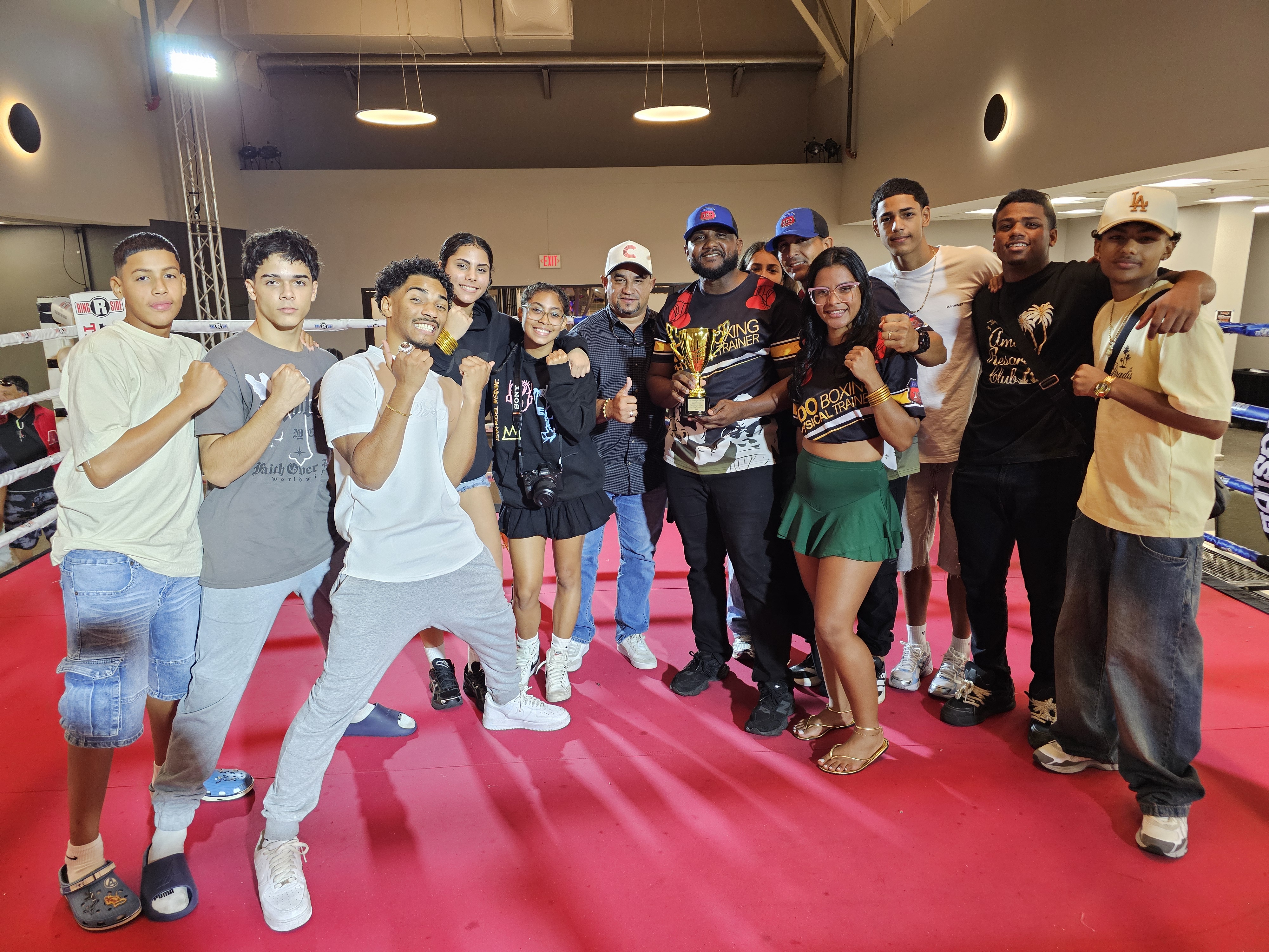 ¡El Team NDO lo vuelve a lograr !
Con mucho orgullo alcanzamos el Top 3 por equipos en la 10.a edición del Torneo Miquel Cotto Padre. Un resultado que refleja el esfuerzo, la disciplina y el compromiso de cada uno de nuestros atletas ,entrenadores y familias.
Gracias a todos los que creyeron en este equipo y nos apoyaron durante el torneo. Este logro nos motiva a seguir trabajando con más fuerza, porque sabemos que lo mejor está por venir
Felicidades, campeones! Seguimos dejando en alto el nombre del Team NDO y de Humacao,
Gloria a Dios por cada victoria!